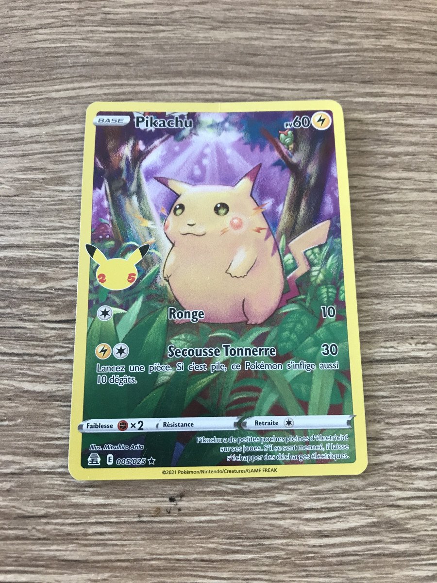 Pikachu holo