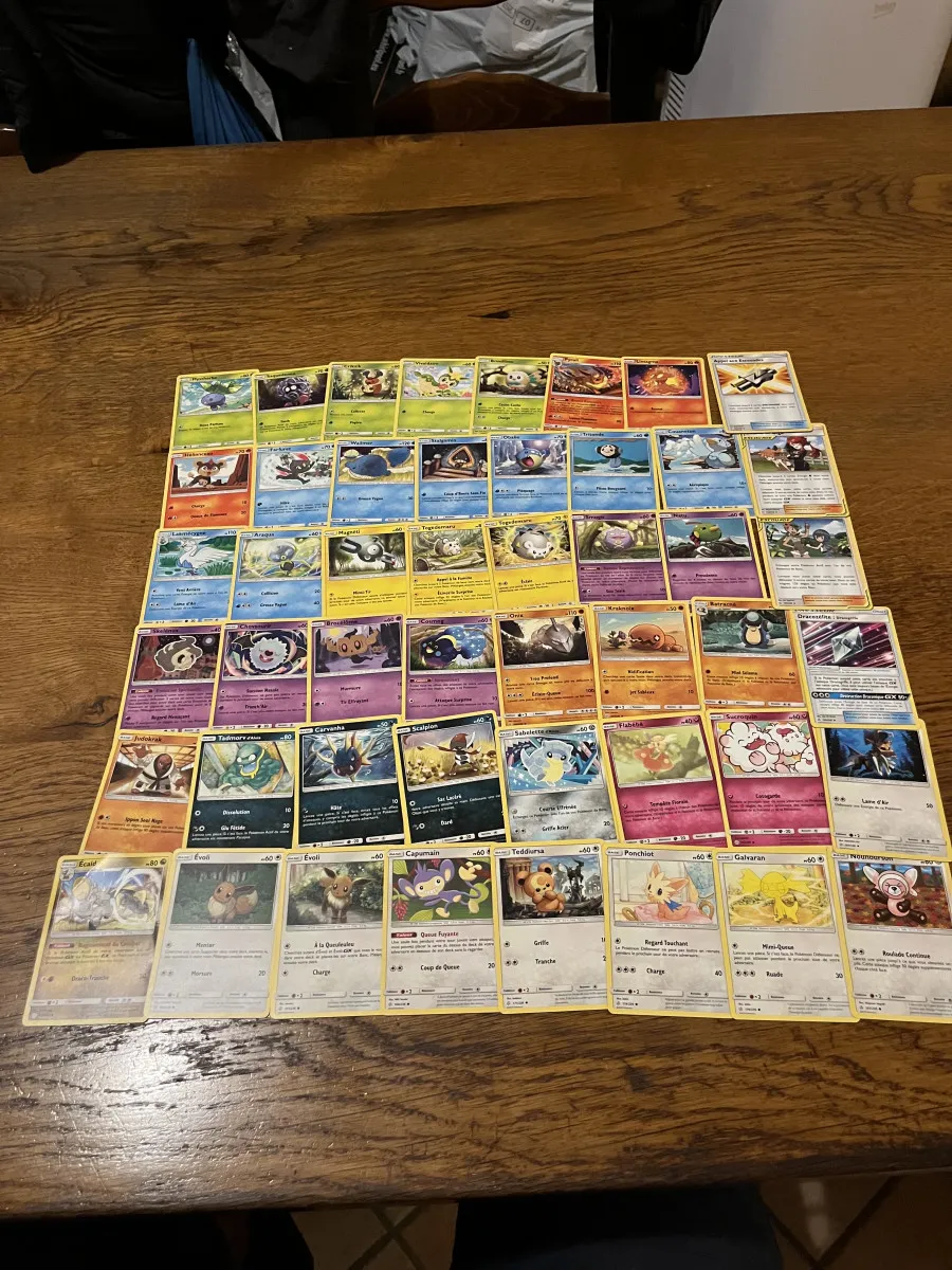 Lot de 48 cartes Pokémon