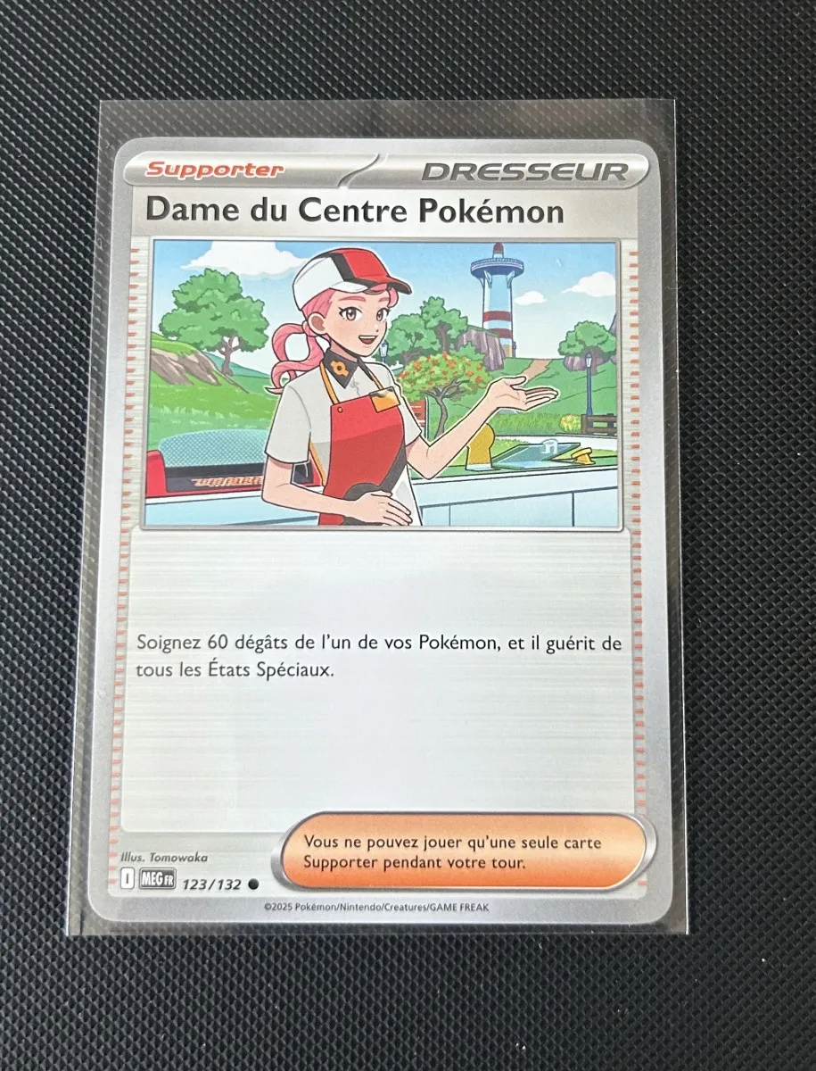 Carte Pokémon - Dame du Centre Pokémon 123/132 - Méga Évolution