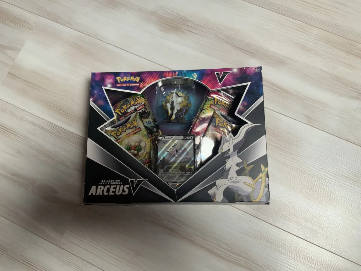 Coffret Pokémon arceus v figurine Neuf