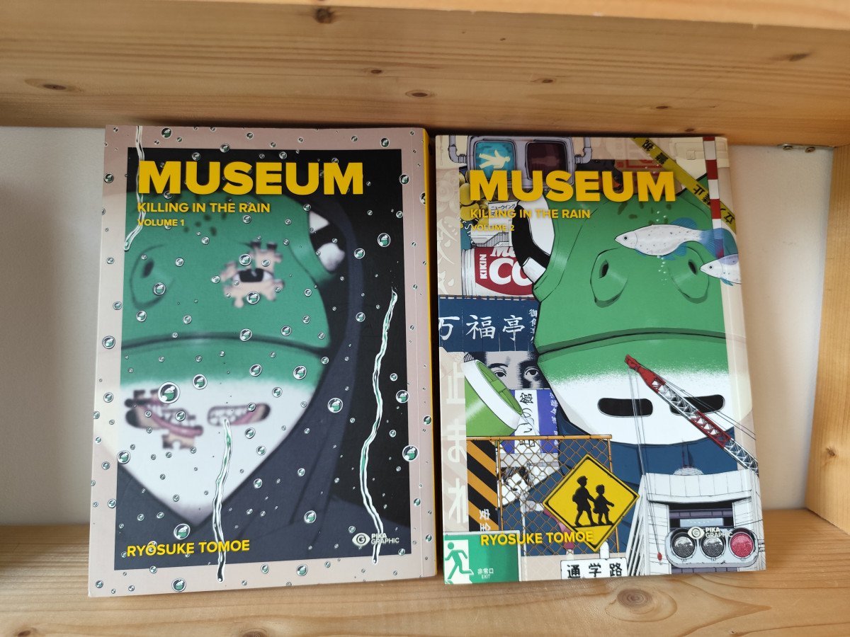 Museum Killing in the Rain – Pika Graphic Grand Format RARE – 2 vol. TBE – Chapitres bonus 🐸