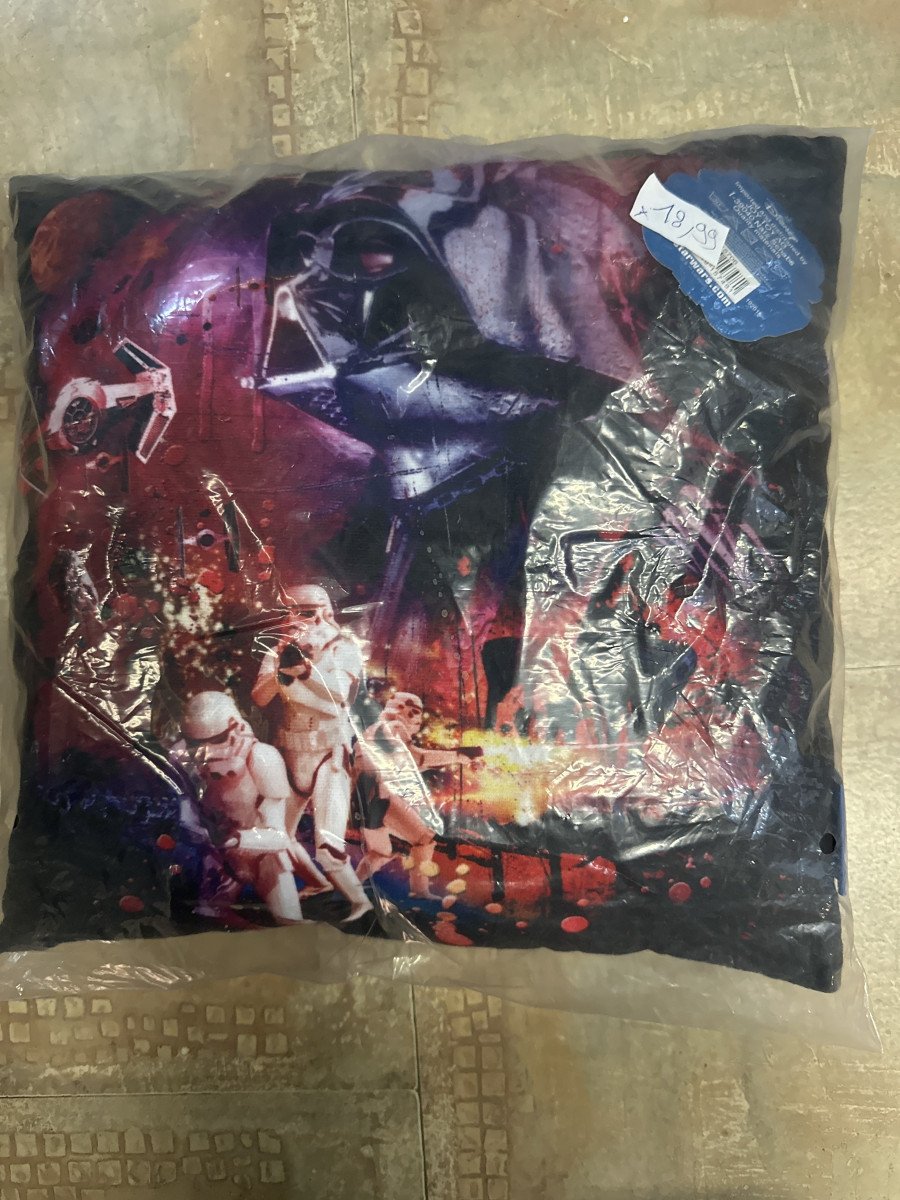 Coussin officiel starwars neuf blister  Disney