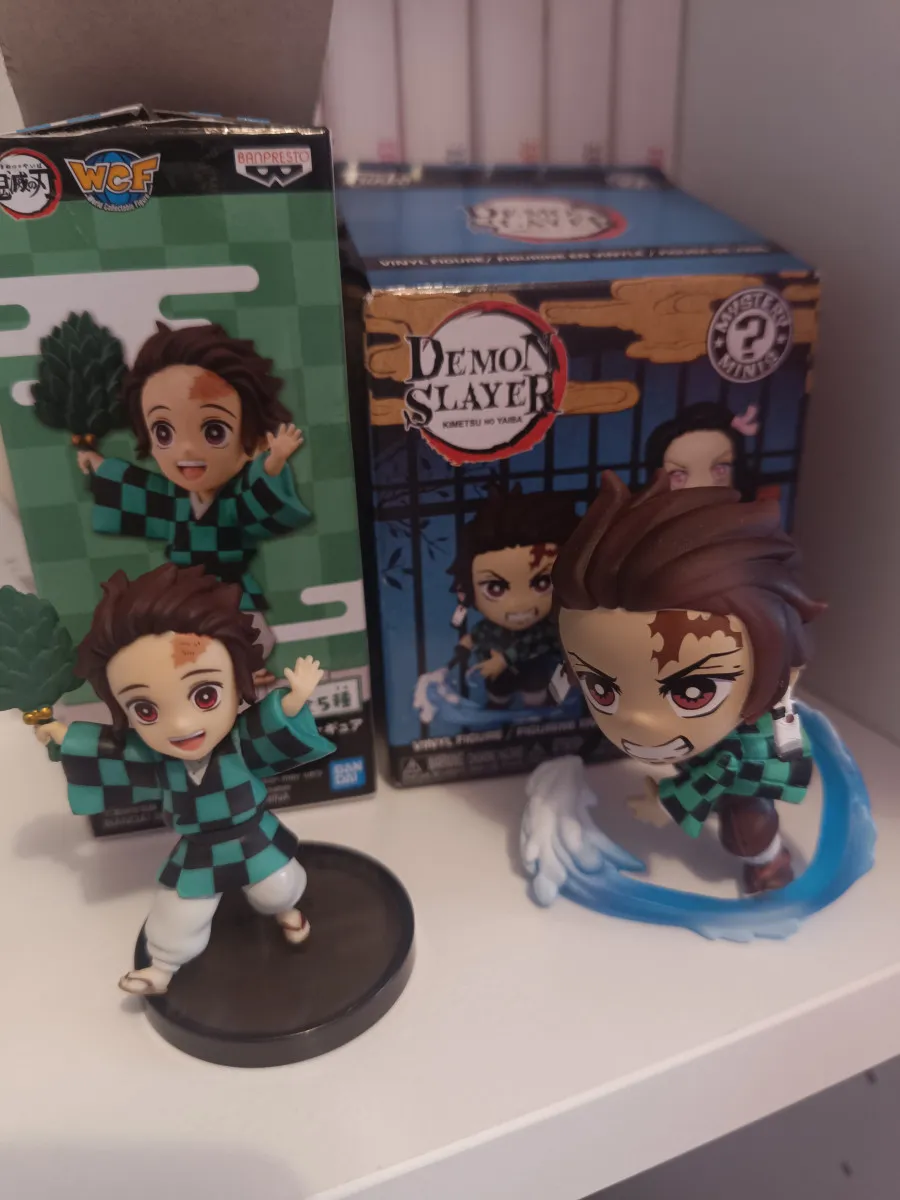 Lot deux figurines tanjiro