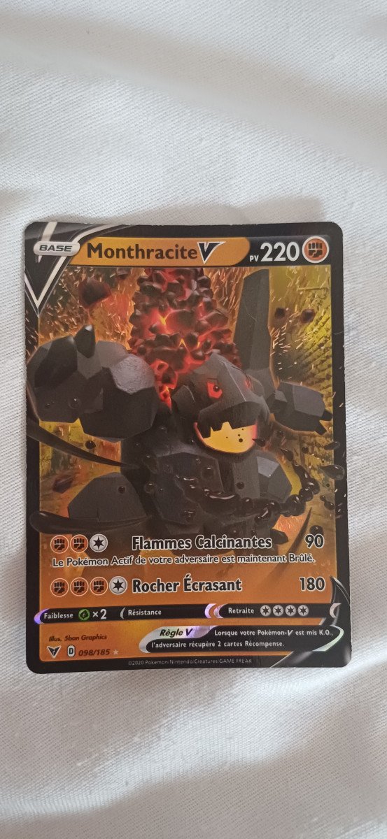 Carte pokémon MontheaciteV