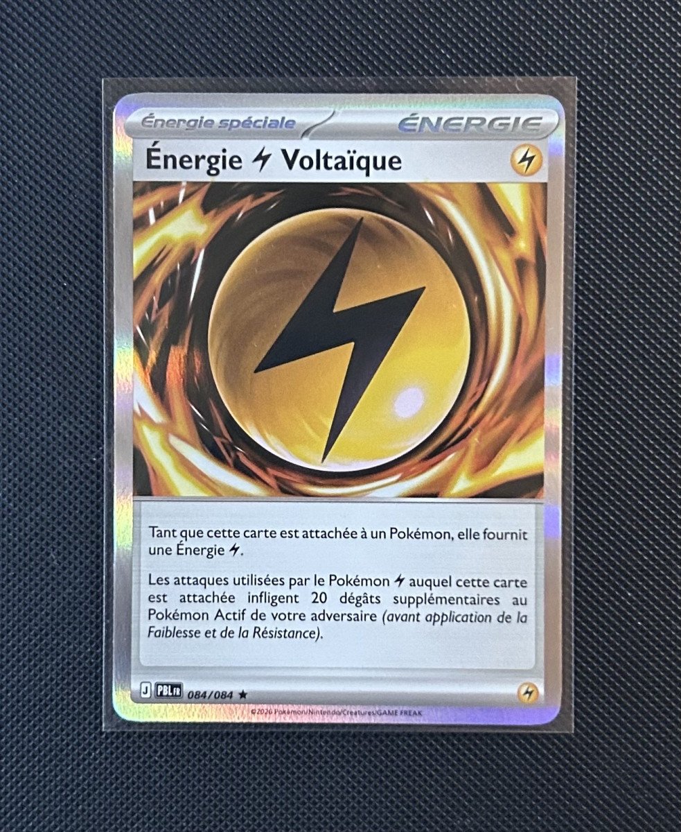 Carte Pokémon - Énergie Voltaïque 84/84 - Holo - Nuit Noire