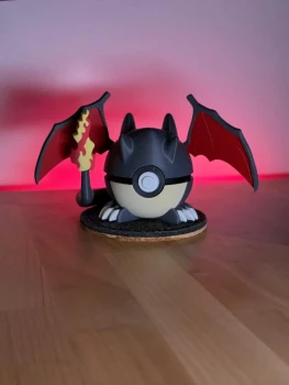Pokeball Pokemon - Dracaufeu / Charizard Shiny