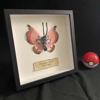 PRISMILLON #666 - POKEMON Miniature de collection style taxidermie & entomologie sous cadre