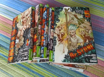 Lot mangas Dr Stone