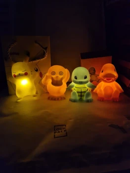 Figurines 4 Pokémon Veilleuse neuf sous emballage