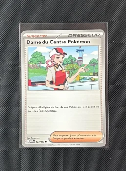 Carte Pokémon - Dame du Centre Pokémon 123/132 - Méga Évolution