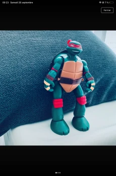 Figurine articulée Tortues Ninja Leonardo avec épée et bouclier égout!