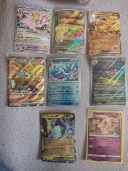 Lot de huit cartes pokemon rare