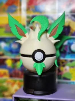 Figurine Fan Art pokemon : Pokéball inspirée de Phyllali