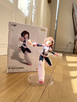 Figurine de ochaco dans my héros académie