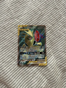 Carte Pokémon Méga-Ténéfix et Tyranocif GX Alternative 225/236 VF