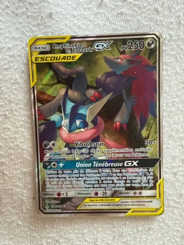 Carte Pokémon Amphinobi et Zoroark GX Alternative 201/214 VF