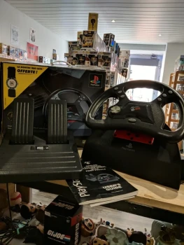 Volant Mad Catz PS1 – Complet en boîte – Très bon état