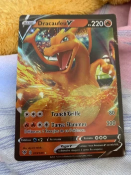 Carte Pokémon dracaufeu V