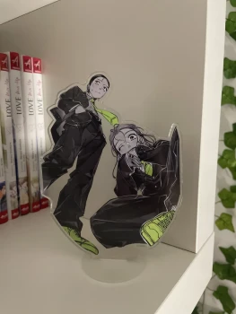 She wasn't a guy : stand acrylique