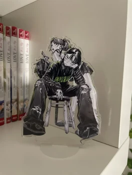 She wasn't a guy : stand acrylique