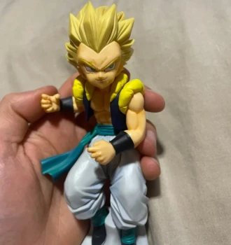 Figurine dragon ball + carte dragon ball offert