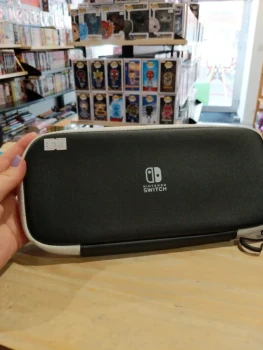 Housse Nintendo Switch OLED – Officielle – Très bon état