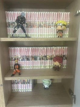 Lot 72 tomes Naruto + 5 figurines