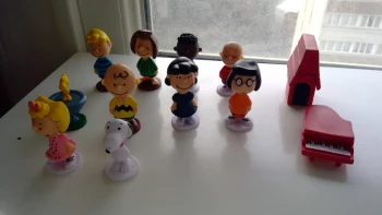 Peanuts characters figure