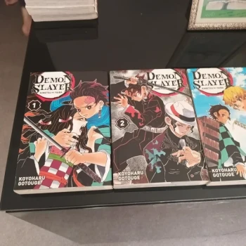 lot mangas demon slayer n°1-2-3 - excellent état
