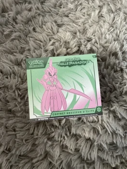 Pokemon ETB Faille Paradoxe (Léger défaut de scellage)