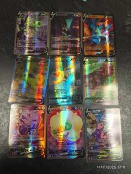 Un lot de 30 carte pokemon v