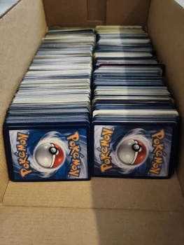 Lot de 100 cartes Pokémon VF en très bon état