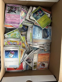Vend plus de 300 carte Pokémon rare et commune