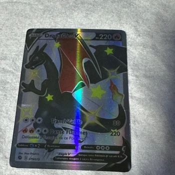 Titre : Carte Pokémon Dracaufeu V Shiny 079/073 - La Voie du Maître (FR)