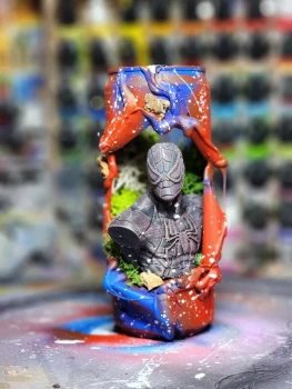 Fan art spider man diorama firugine canette recyclée