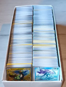 Lot de 100 cartes Pokémon VF en très bon état