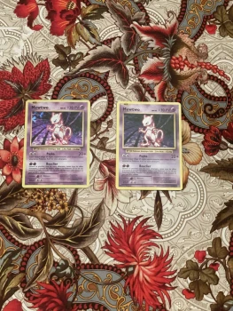 2 Cartes Pokémon Mewto à vendre ( prix négociable )