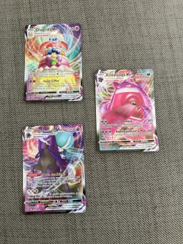 Trois Cartes Pokémon VMAX