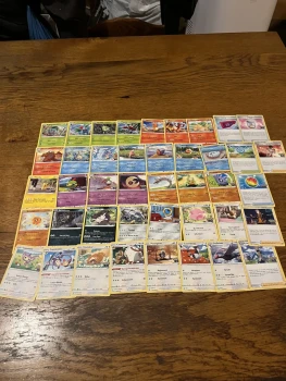 Lot de 42 cartes Pokémon