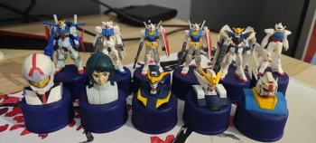 Lot 11 figurines bouchons Mobile Suit Gundam