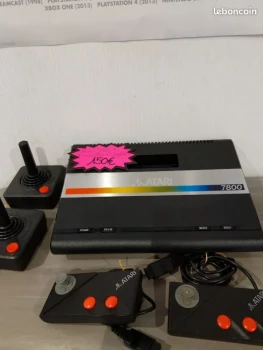 Atari 7800 – Très bon état – Avec manettes et joysticks