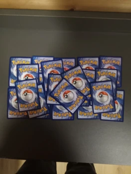 Pack avec 25 carte pokémon