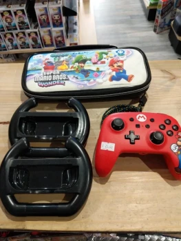 Pack accessoires Switch Mario – Housse + Manette + 2 volants