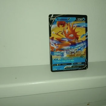 Je vends ma carte pokémon car je ne m'en sers plus.