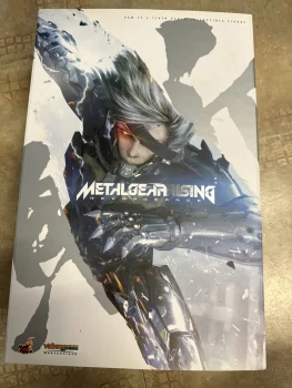 Boîte figurine métal gear rising revengeance hot toys neuf